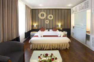 Myanmar – Mandalay –  Mandalay City Hotel – Deluxe Room