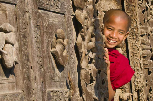 Myanmar - Jeune moine dans un monastère de Mandala © Marc Dozier