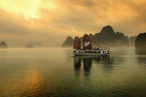  Vietnam - Croisière en Baie d'Halong - La Jonque Bhaya Legend 3 cabines en Baie d'Halong 