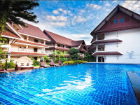 Thailande - Chiang Rai - Nak Nakara Resort - Piscine et vue générale du Nak Nakara