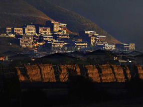 Chine - Yunnan - Shangri La - Songstan Retreat at Shangri La Mgallery Collection - Vue extérieure de l'hôtel © Duoji Baima