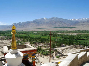 Inde - Monastère donnant sur la vallée de Leh © Kanojia