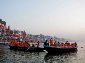 Inde - Vallée du Gange - Sur les eaux du Gange à Varanasi © ONT Inde