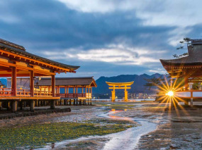 japon - Le torii de Miyajima © Gnoparus - Shutterstock