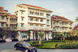 Cambodge - Phnom Penh - Raffles Hotel Le Royal - Vue extérieur et entrée