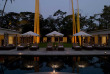 Cambodge - Siem Reap - Amansara - Ambiance en soirée près de la piscine