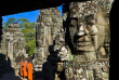 Cambodge - Moines au temple du Bayon © Marc Dozier