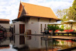 Cambodge - Siem Reap - Samar Villas and Spa Resort - Piscine et vue extérieure © Philippe Charlot – 2011