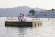 Inde - Dîner romantique sur le ponton du Taj Lake Palace d'Udaipur © Taj Hotels Resort and Palaces