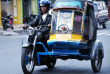 Indonésie - Becak dans les rues de Bandung © ONT Indonésie