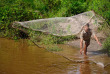 Laos - Descente du Mekong et villages de minorités - Pêche sur les rives du Mékong