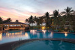 Malaisie - Langkawi - Holiday Villa Beach Resort & Spa - Coucher de soleil sur la piscine