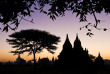 Myanmar - Coucher de soleil sur les temples de Bagan © Marc Dozier