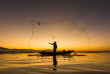Myanmar – Lac Inle – Pêcheur Intha © GG Photographer - Shutterstock