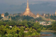 Myanmar - Yangon - The Kandawgyi Palace Hotel – Vue sur la pagode Shwedagon