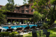Népal - Piscine et vue extérieure du Dwarika's Hotel © Dwarika's Group