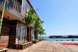 Thailande - Koh Samet - Baan Ploy Sea - Grande terrasse et piscine de l'hôtel © Samed Resort