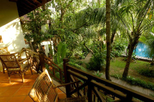 Cambodge - Siem Reap - Mystères d'Angkor Lodge - Terrasse et piscine