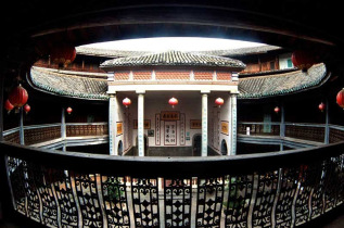 Chine - L'intérieur du Tulou de Zhenchenglou © CNTA