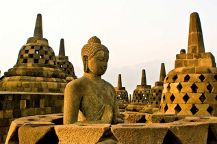 Indonésie - Java - Statue de Bouddha au Temple de Borobudur