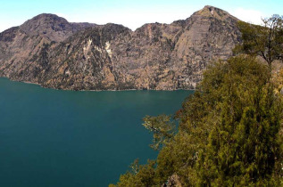 Indonésie - Le cratère du volcan Rinjani