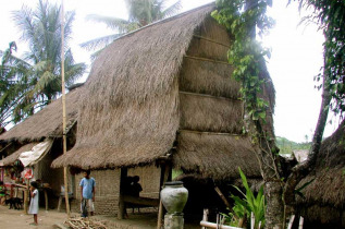 Indonésie - Lombok - Maison traditionnelle Sasak