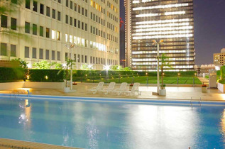 Japon - Tokyo - Keio Plaza Hotel Tokyo - Piscine extérieure © Keio Plaza Hotel