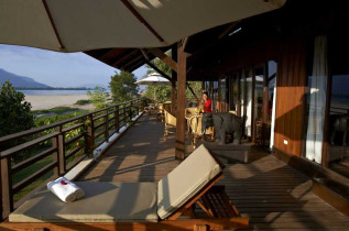 Laos - Terrasse et vue sur le Mékong depuis la Folie Lodge à Done Daeng