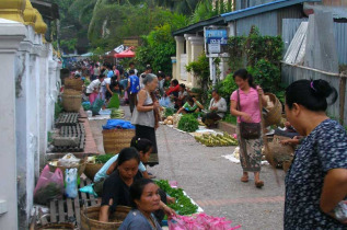 Laos - Le Marche du matin de Luang Prabang