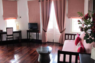 Laos - Pakse - Sisouk Residence - Pink Deluxe Room