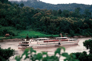 Myanmar - Le Road To Mandalay navigant vers Bhamo © Belmond