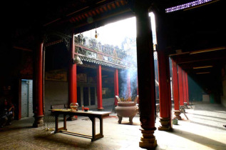 Vietnam - Le Vietnam Pays de l'eau - Hue, temple Thien Hau