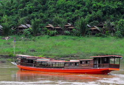 Laos - Descente du Mékong en croisière à bord du Pak Ou - Le bateau Pak Ou aux abords du LuangSay Lodge