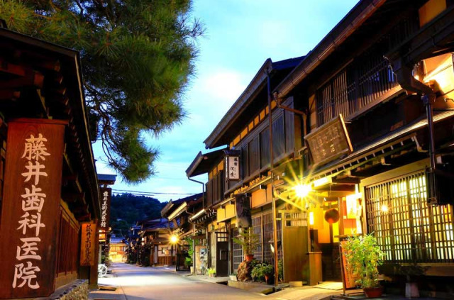 japon - Centre ville de Takayama © Livcool - Shutterstock