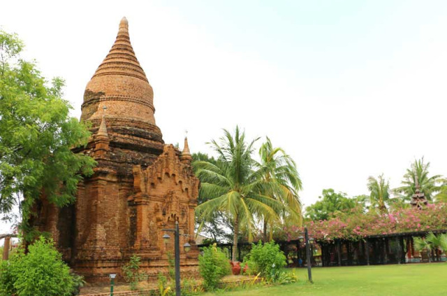 Myanmar – Bagan – Thazin Garden Hotel – Le jardin et son temple