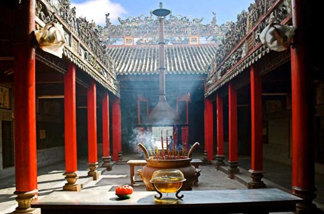 Vietnam - Le Vietnam Classique - Hue, temple Thien Hau