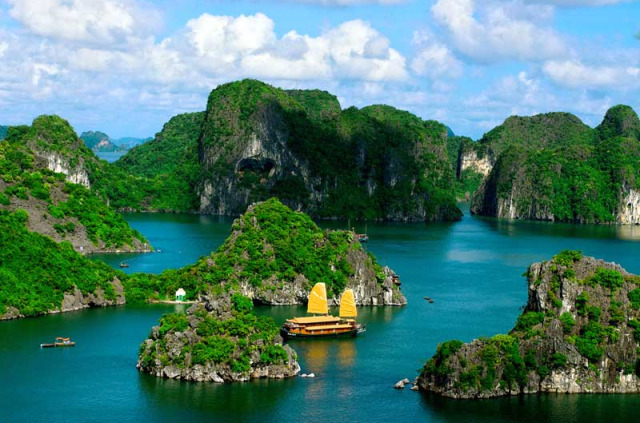 Vietnam - Croisière en Baie d'Halong - La Jonque Huong Hai en Baie d'Halong 