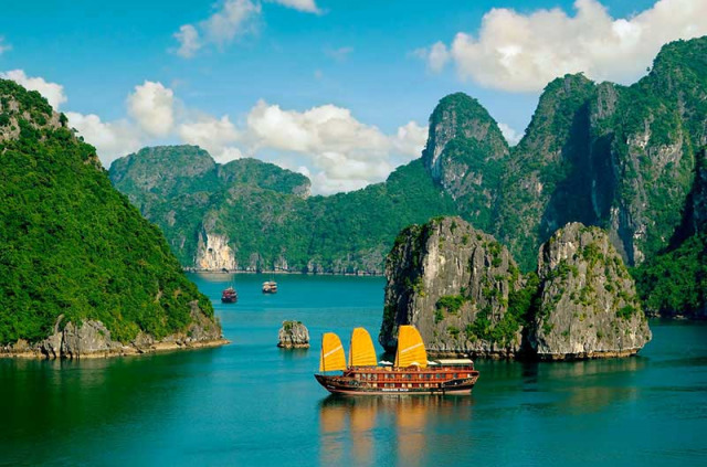 Vietnam - Baie d'Halong en sampan - Jonque Indochina Sails en Baie d'Halong